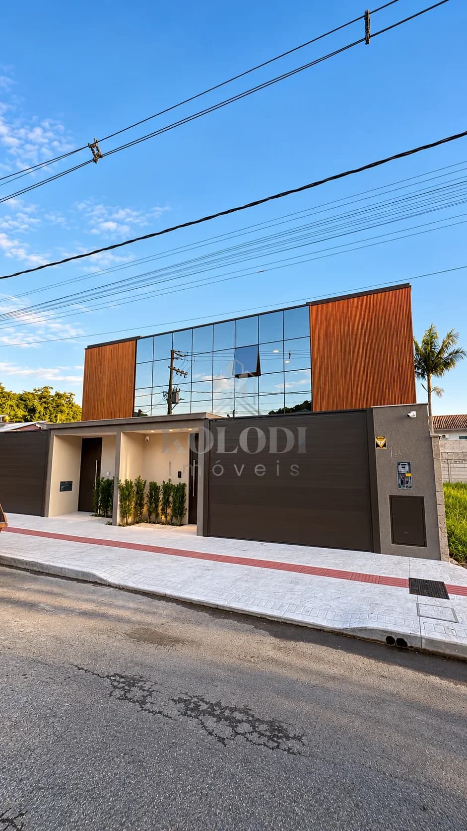 SOBRADO GEMINADO DE ALTO PADRÃO COM 3 SUÍTES E PISCINA – BAIRRO DA BARRA, BALNEÁRIO CAMBORIÚ, Barra, Balneário Camboriú